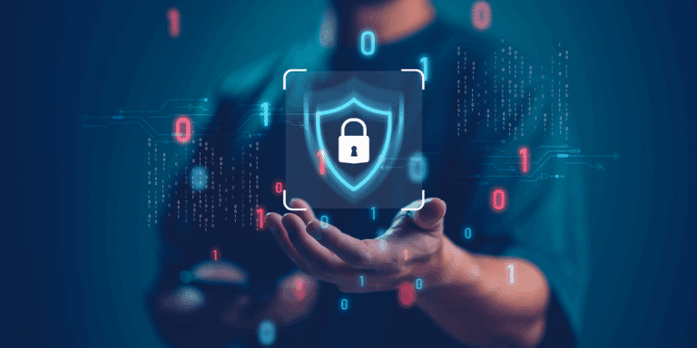 pessoa-segurando-simbolo-holografico-de-seguranca