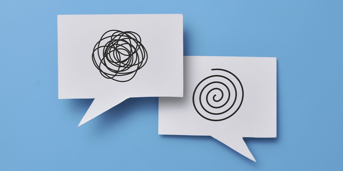 fundo-azul-com-balões-de-conversa