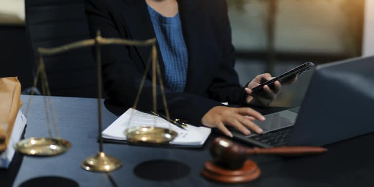 advogada-trabalhando