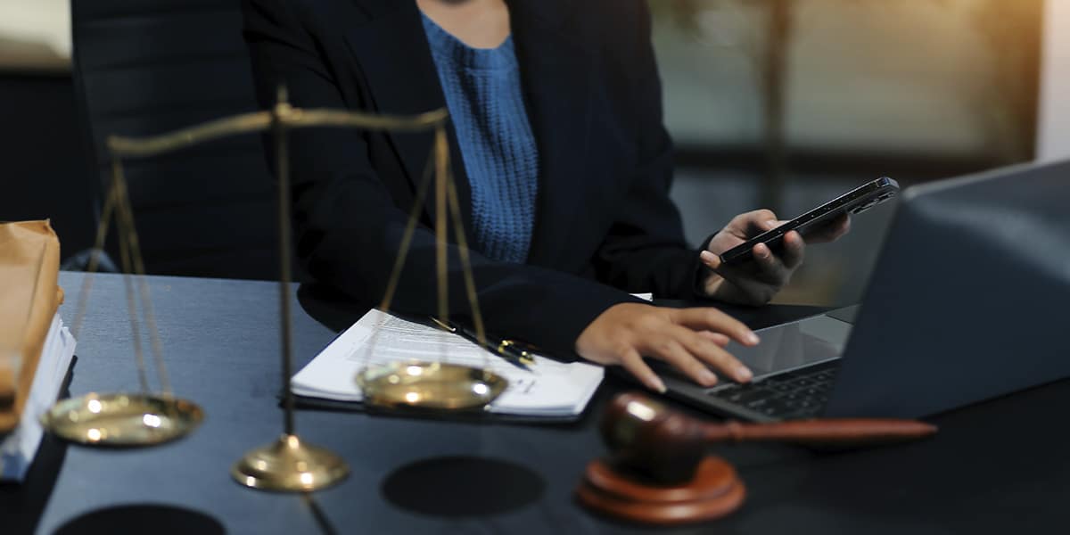 advogada-trabalhando