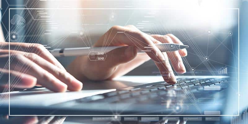 pessoa-digitando-no-computador