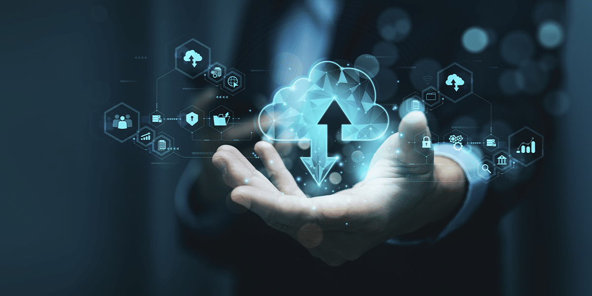 simbolo-de-nuvem-de-dados-na-mão-de-um-advogado