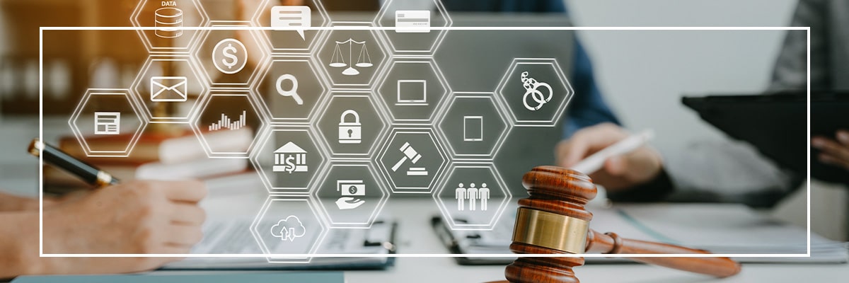 empresa apontando os compliances que devem ser seguidos e se organizando digitalmente